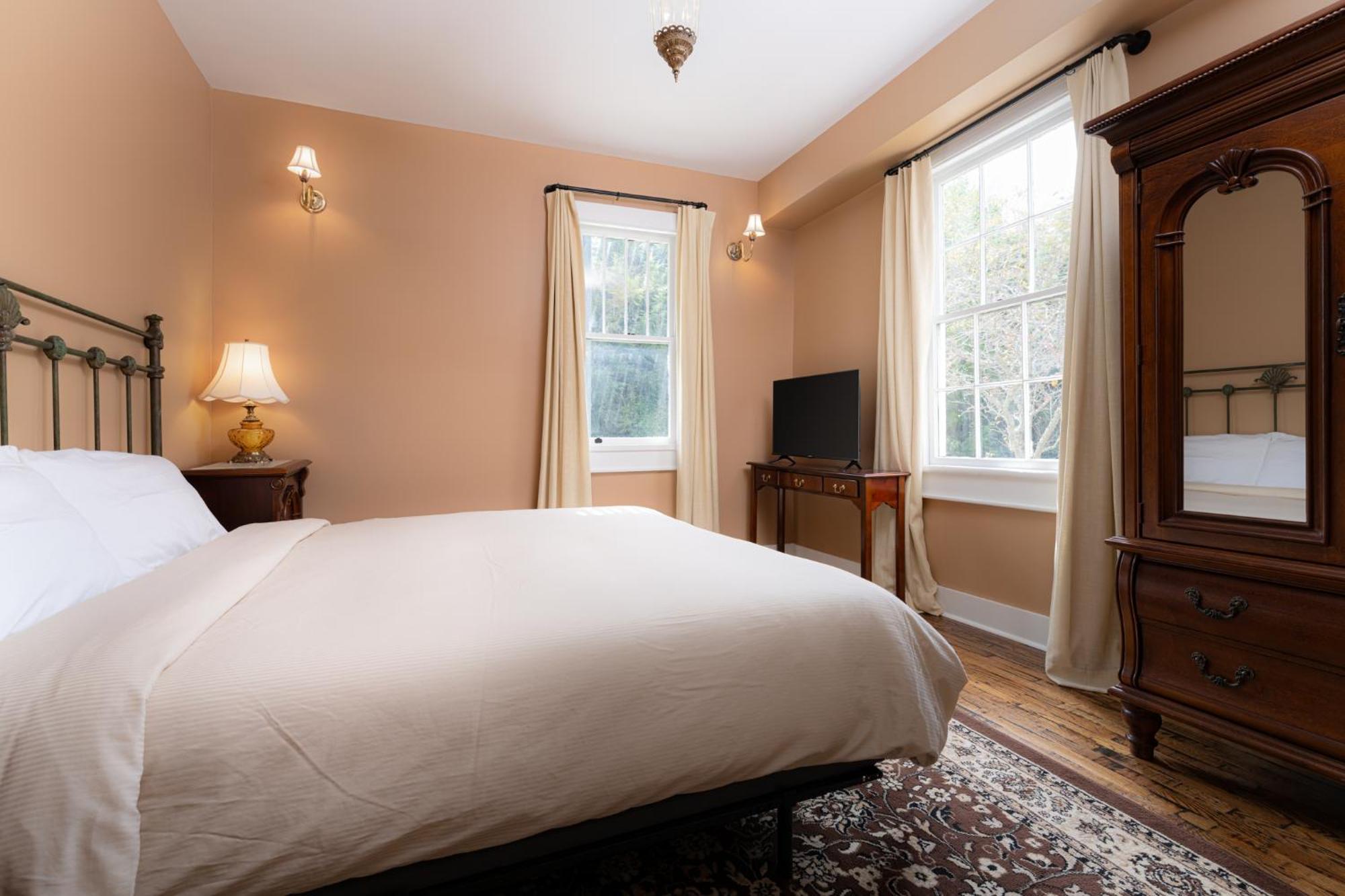 The Nuwray Hotel & Carriage House Burnsville Экстерьер фото