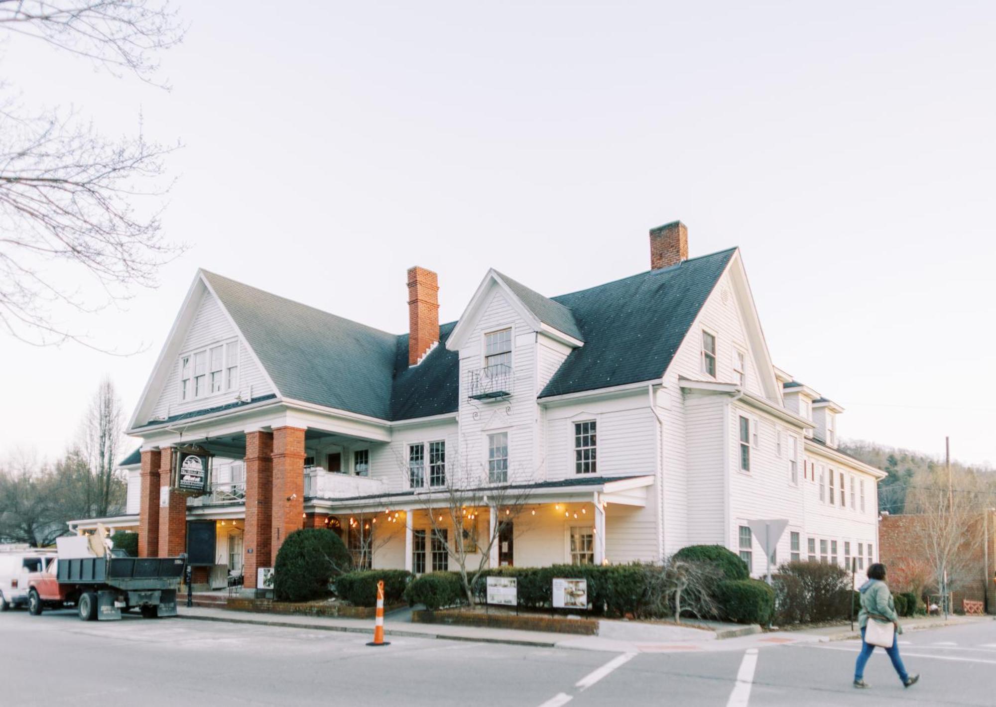The Nuwray Hotel & Carriage House Burnsville Экстерьер фото