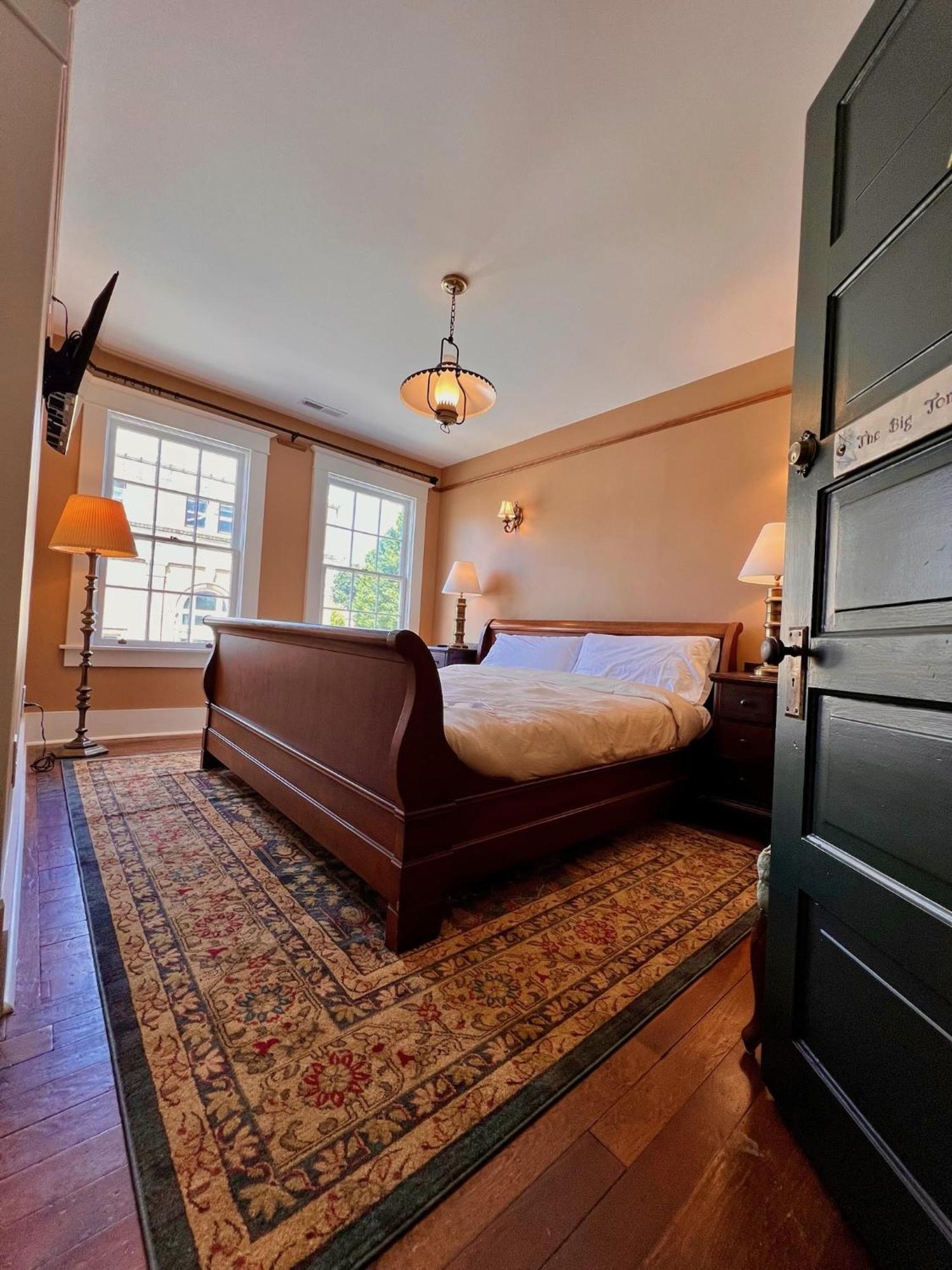 The Nuwray Hotel & Carriage House Burnsville Экстерьер фото