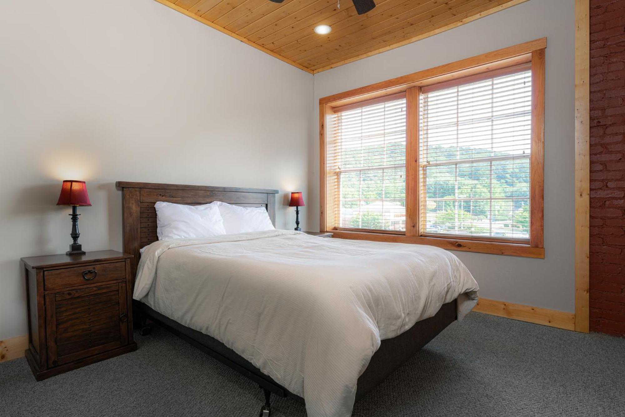 The Nuwray Hotel & Carriage House Burnsville Экстерьер фото